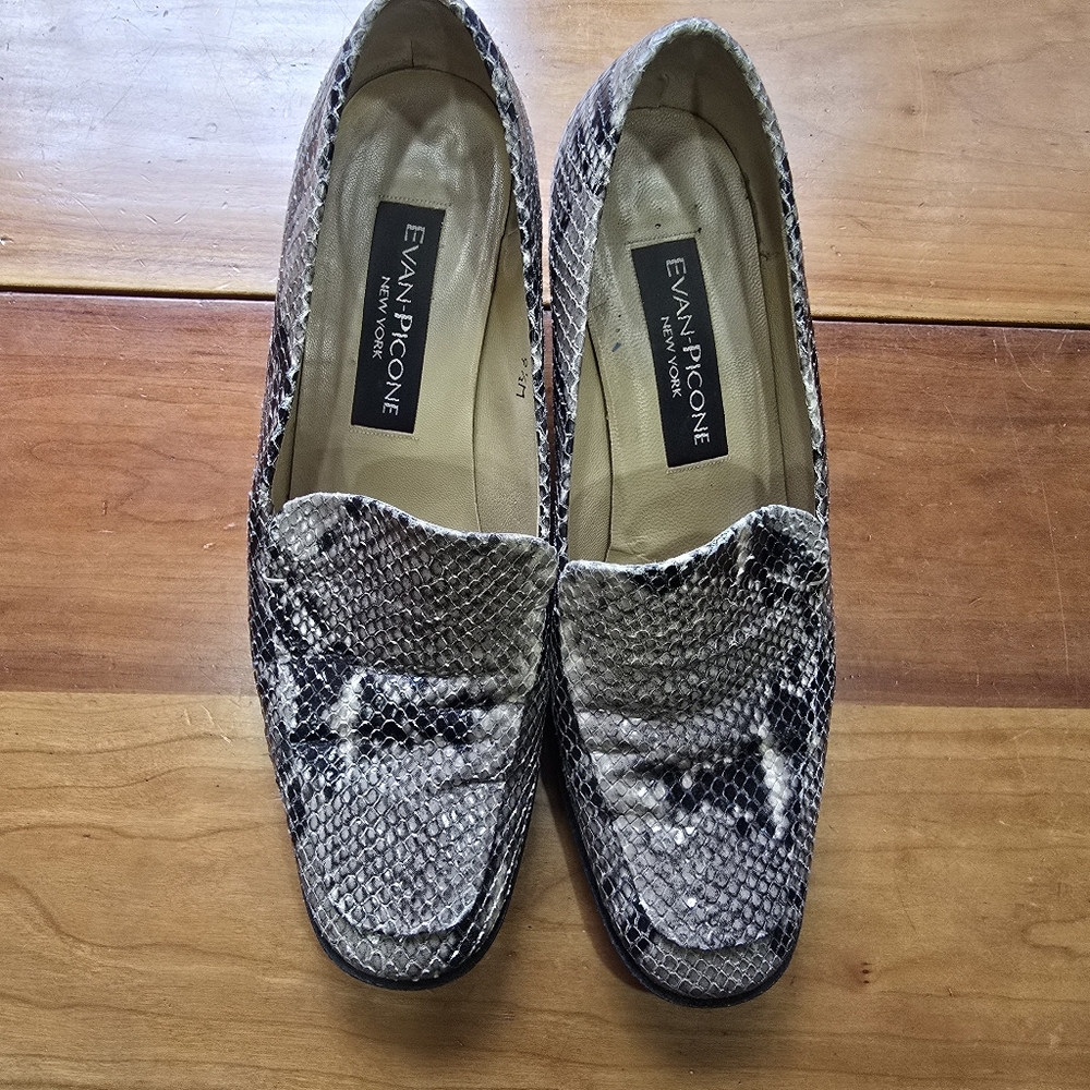 Evan Picone Taupe and Black Snakeskin Heeled Loafers - 9.5 M